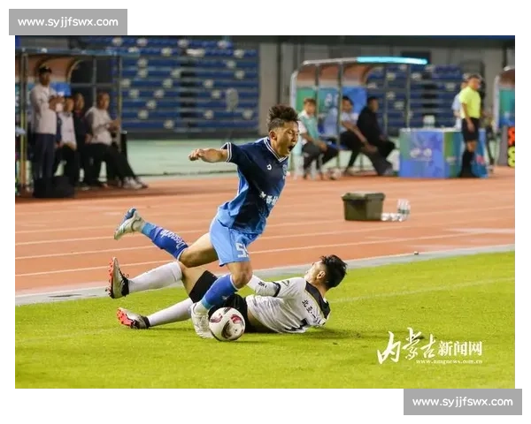 蓝白战火重燃：青超联赛巅峰对决燃爆高原绿茵场