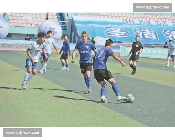 蓝白战火重燃:青超联赛巅峰对决燃爆高原绿茵场